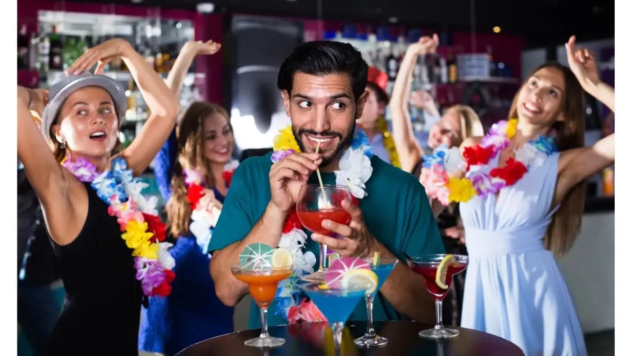 Strój na imprezę hawajską: inspiracje i porady (do 70 znaków)