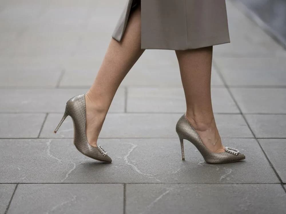 Jak chodzić na obcasach? Praktyczny przewodnik krok po kroku