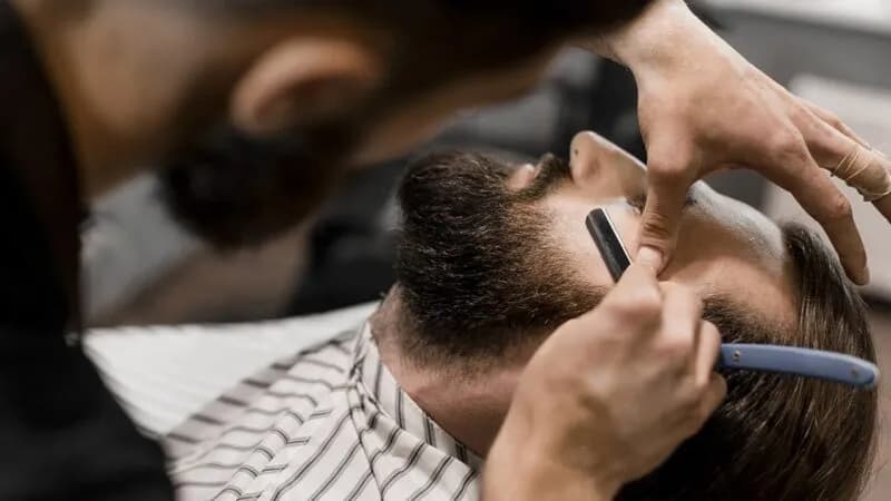 Luksusowe fryzjerstwo męskie: przewodnik po salonach i markach