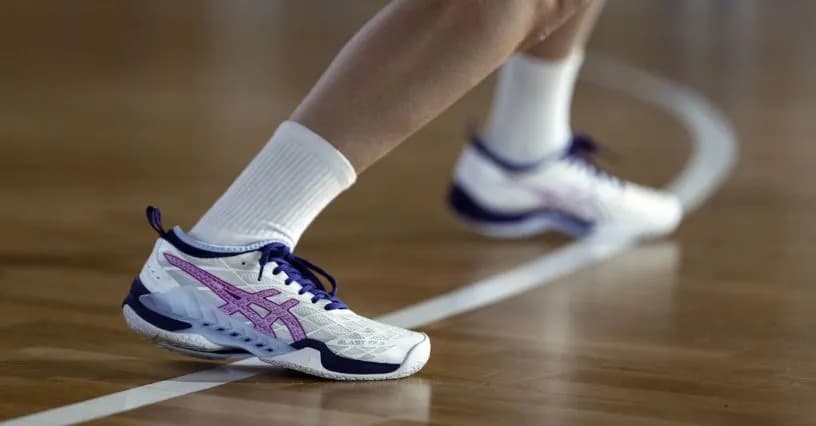 Buty do siatkówki: Jak wybrać idealne? Poradnik dla graczy