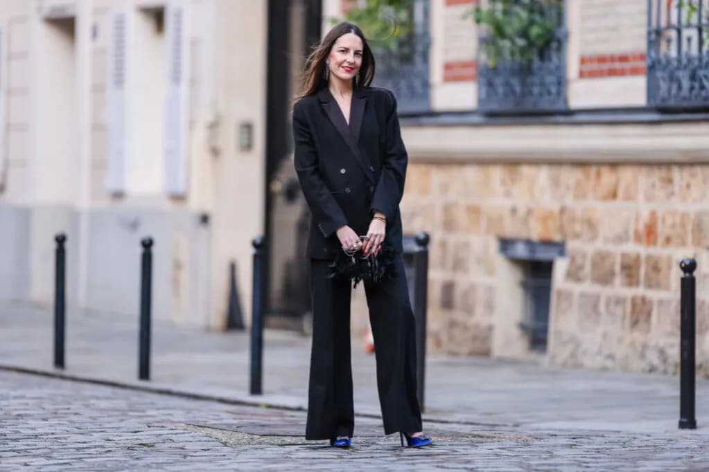 Jak ubrać się do teatru? Eleganckie stylizacje i unikanie gaf