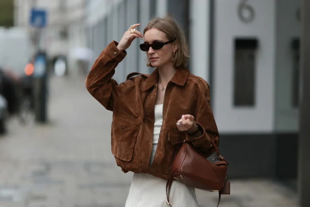 Co ubrać do sukienki? Stylowe okrycia na każdą okazję