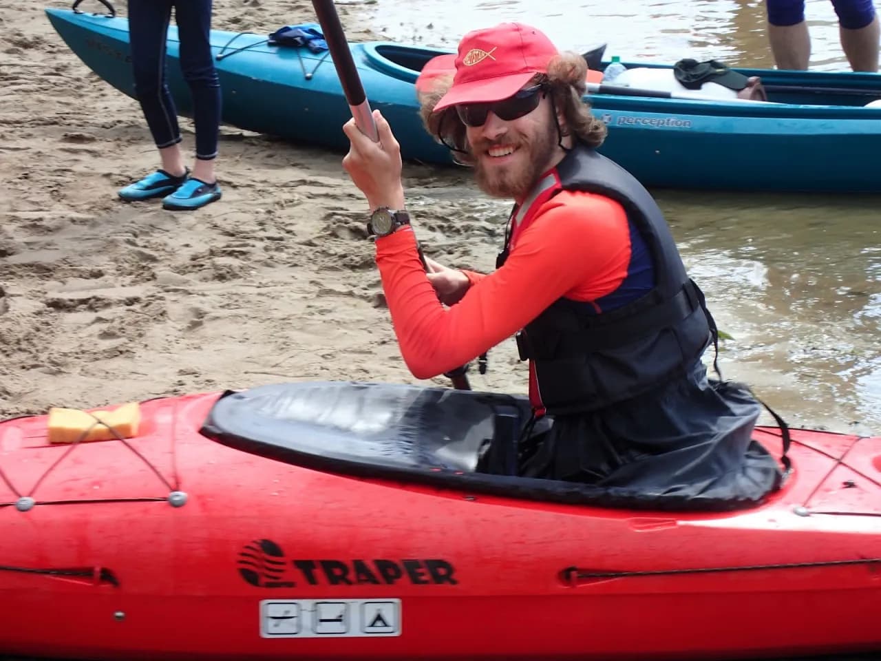 Jak się ubrać na kajaki? Praktyczny poradnik dla każdego